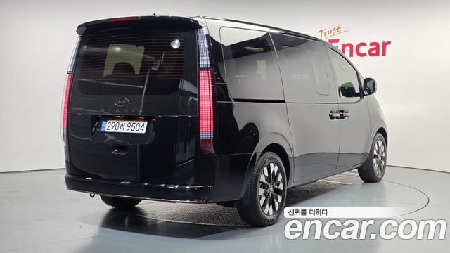 Hyundai Staria HEV 1.6 Lounge 7-Seater Inspiration - фото 1