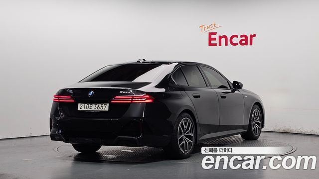 BMW 5-Series G60 523d M Sport - фото 1