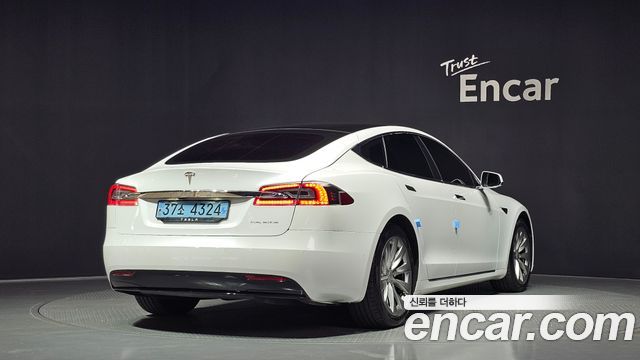 Tesla Model S Long Range - фото 1