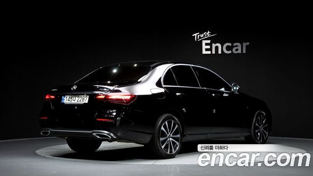 Mercedes-Benz E-Class W213 E300e 4MATIC Exclusive - фото 0