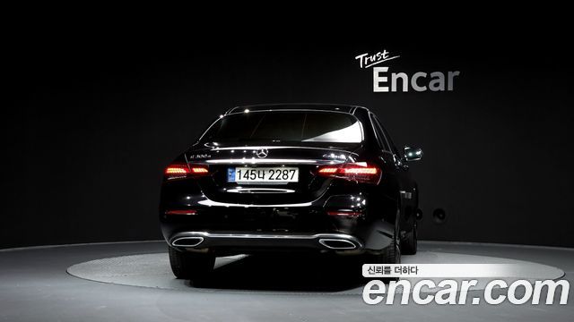 Mercedes-Benz E-Class W213 E300e 4MATIC Exclusive - фото 2