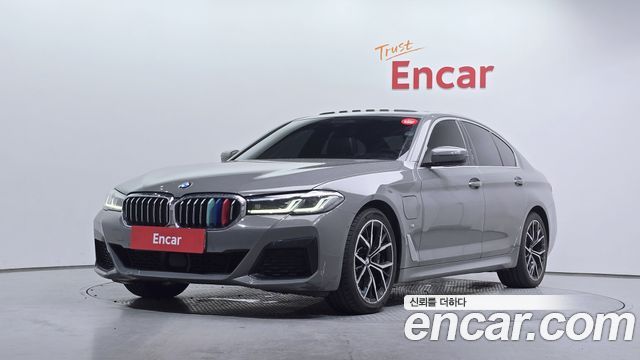 BMW 5-Series G30 530e M Sport - фото 0