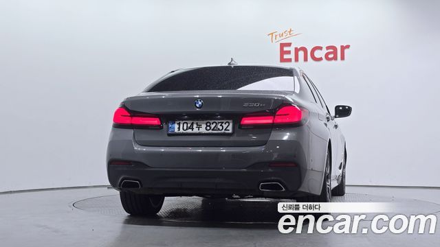 BMW 5-Series G30 530e M Sport - фото 3