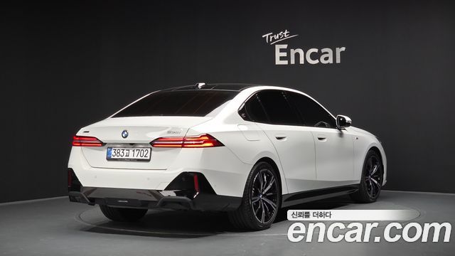 BMW 5-Series G60 530i xDrive M Sport - фото 0