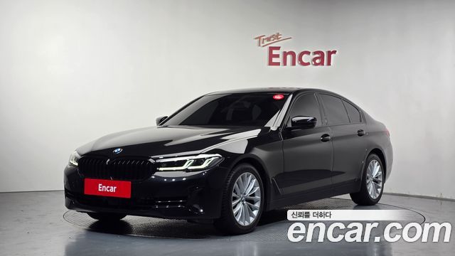 BMW 5-Series G30 520i Luxury - фото 0