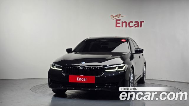 BMW 5-Series G30 520i Luxury - фото 2