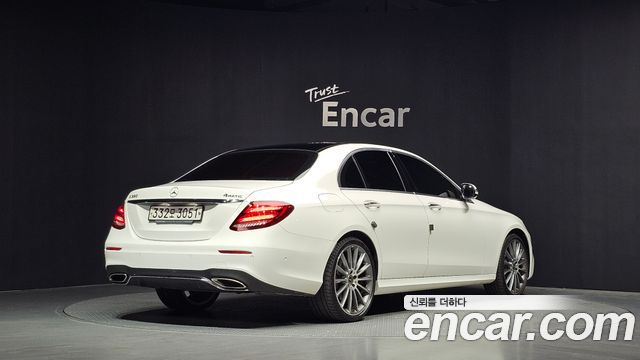 Mercedes-Benz E-Class W213 E350 4MATIC AMG Line - фото 1