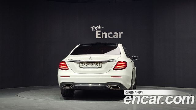 Mercedes-Benz E-Class W213 E350 4MATIC AMG Line - фото 3