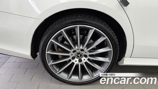 Mercedes-Benz E-Class W213 E350 4MATIC AMG Line - фото 4