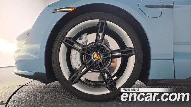 Porsche Taycan Turbo - фото 3