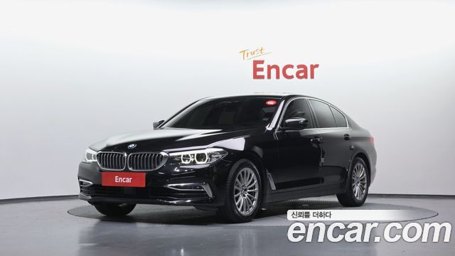 BMW 5-Series G30 520i Luxury - фото 0