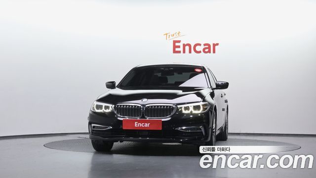 BMW 5-Series G30 520i Luxury - фото 2