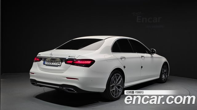 Mercedes-Benz E-Class W213 E220d 4MATIC AMG Line - фото 1