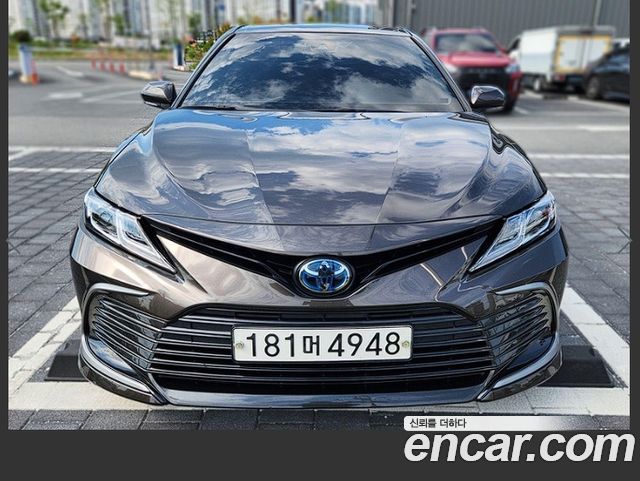 Toyota Camry XV70 2.5 LE Hybrid - фото 0