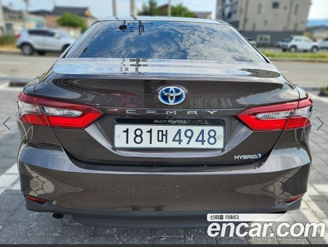 Toyota Camry XV70 2.5 LE Hybrid - фото 1