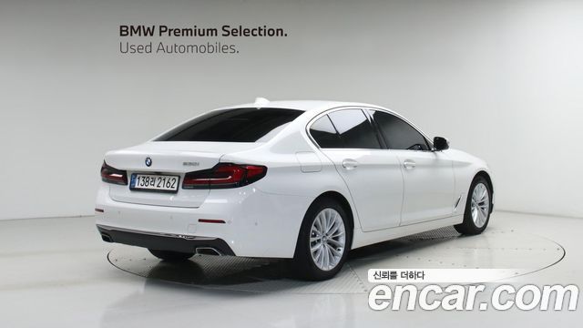 BMW 5-Series G30 530i Luxury - фото 1
