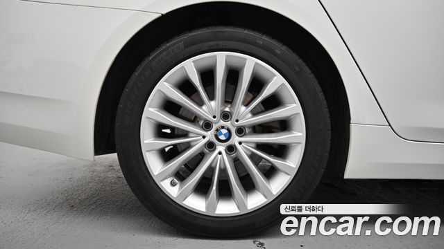 BMW 5-Series G30 530i Luxury - фото 4