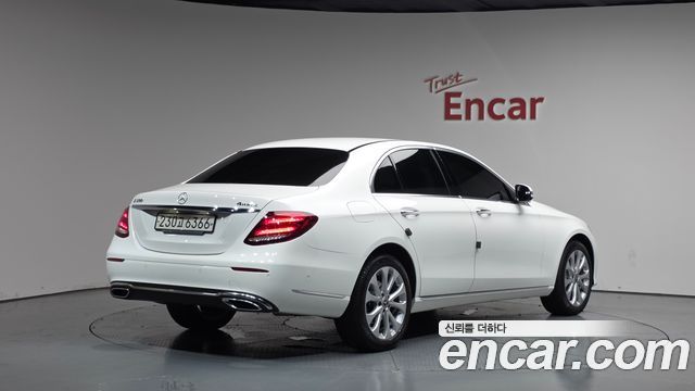 Mercedes-Benz E-Class W213 E300 4MATIC Exclusive - фото 1