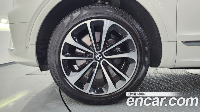 Bentley Bentayga 4.0 V8 Base - фото 4