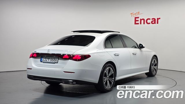 Mercedes-Benz E-Class W214 E200 Avantgarde - фото 1