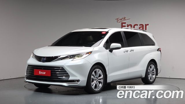 Toyota Sienna 4-го поколения 2.5 Hybrid 2WD - фото 0