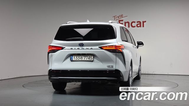 Toyota Sienna 4-го поколения 2.5 Hybrid 2WD - фото 3