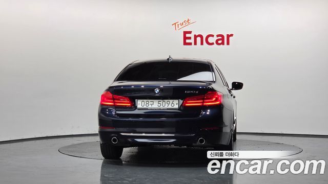BMW 5-Series G30 520d Luxury Plus - фото 3