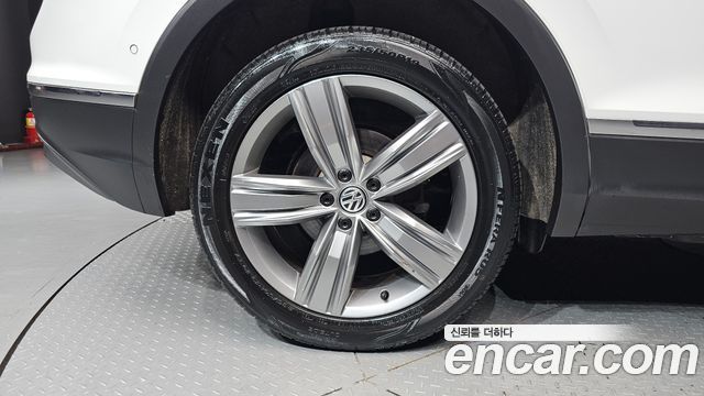 Volkswagen Tiguan 2-го поколения 2.0 TDI 4Motion Prestige - фото 4