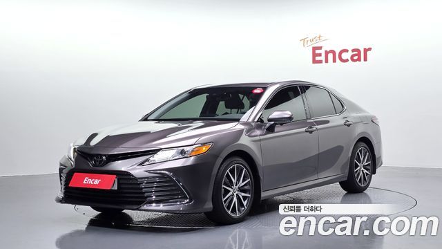 Toyota Camry XV70 2.5 - фото 0