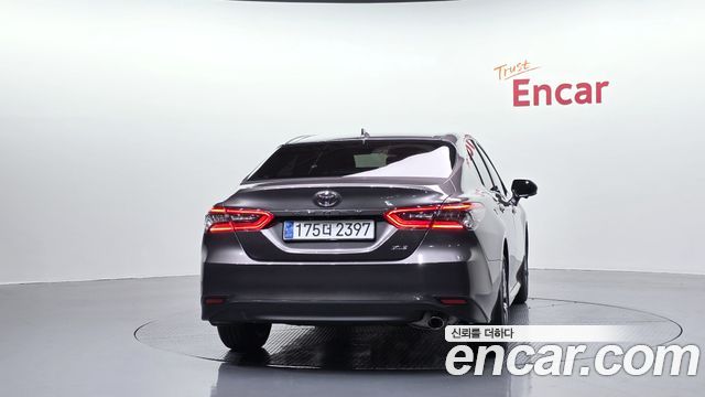 Toyota Camry XV70 2.5 - фото 3