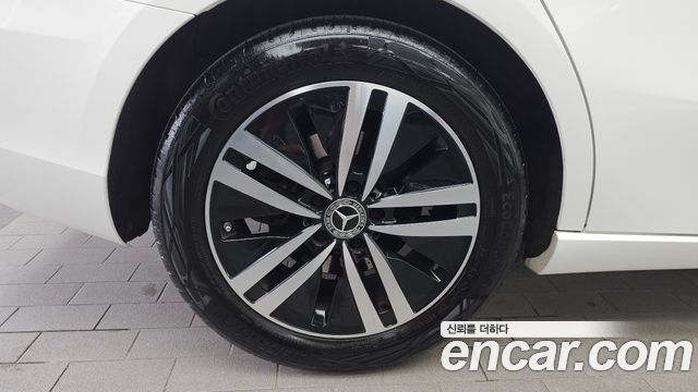 Mercedes-Benz A-Class W177 A220 Sedan - фото 4