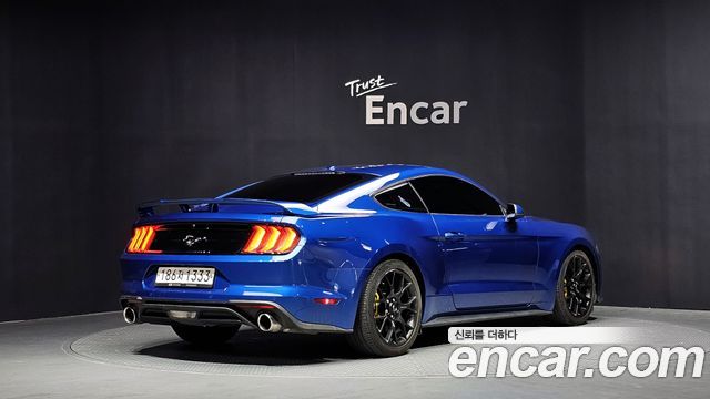 Ford Mustang Coupe - фото 1