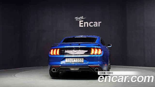 Ford Mustang Coupe - фото 3
