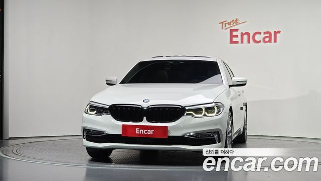 BMW 5-Series G30 520d Luxury Plus - фото 2