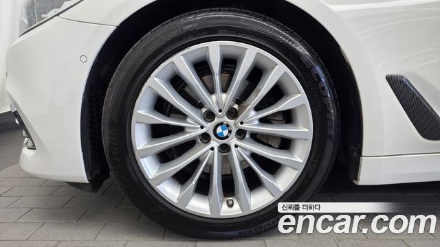 BMW 5-Series G30 520d Luxury Plus - фото 4