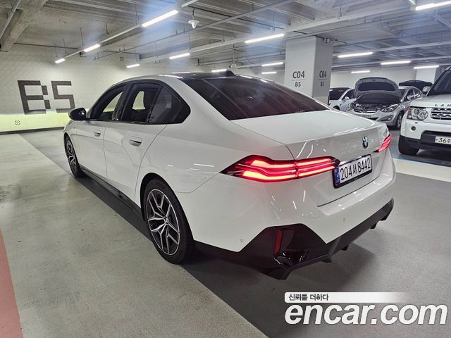 BMW 5-Series G60 520i M Sport - фото 1