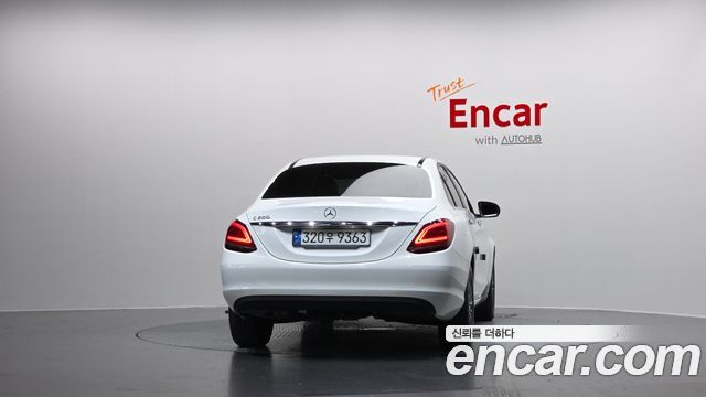 Mercedes-Benz C-Class W205 C200 - фото 3