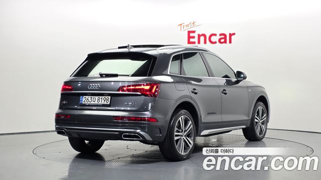 Audi Q5 FY 45 TFSI Quattro Premium - фото 1