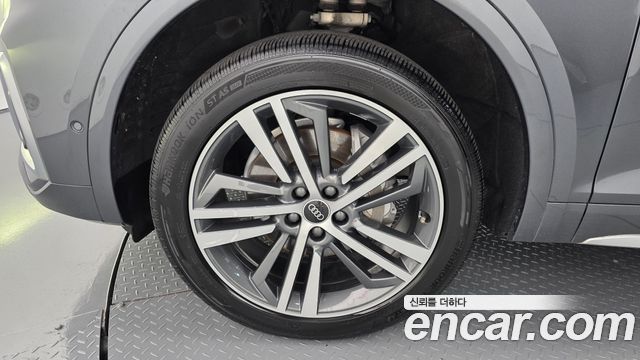 Audi Q5 FY 45 TFSI Quattro Premium - фото 4