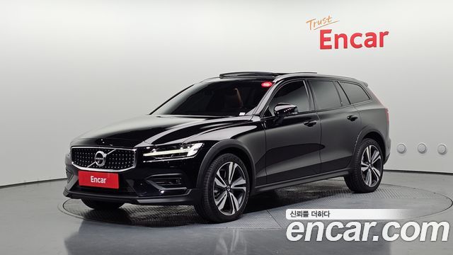 Volvo V60 2-го поколения B5 Pro AWD - фото 0