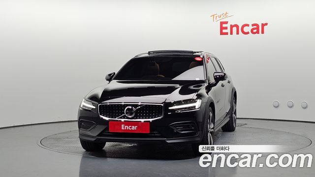 Volvo V60 2-го поколения B5 Pro AWD - фото 2