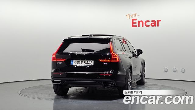 Volvo V60 2-го поколения B5 Pro AWD - фото 3
