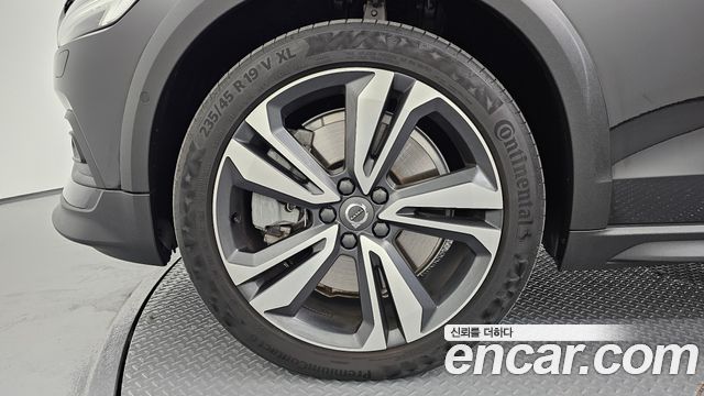 Volvo V60 2-го поколения B5 Pro AWD - фото 4