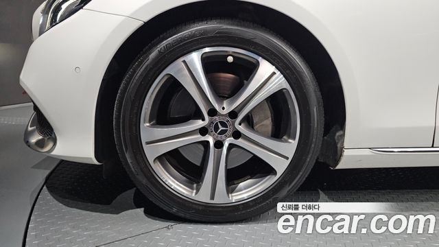 Mercedes-Benz E-Class W213 E300 Avantgarde - фото 4