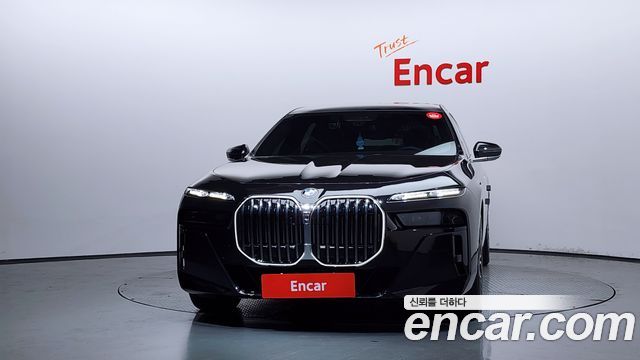 BMW 7-Series G70 740i sDrive M Sport - фото 2