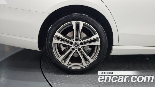 Mercedes-Benz E-Class W213 E250 Avantgarde - фото 3