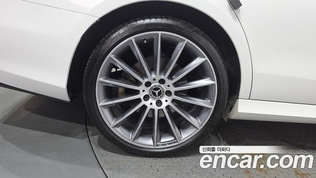 Mercedes-Benz E-Class W213 E350 4MATIC AMG Line - фото 4