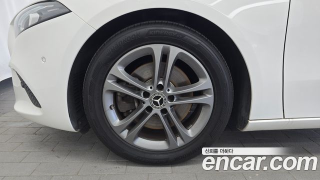Mercedes-Benz A-Class W177 A220 Sedan - фото 4