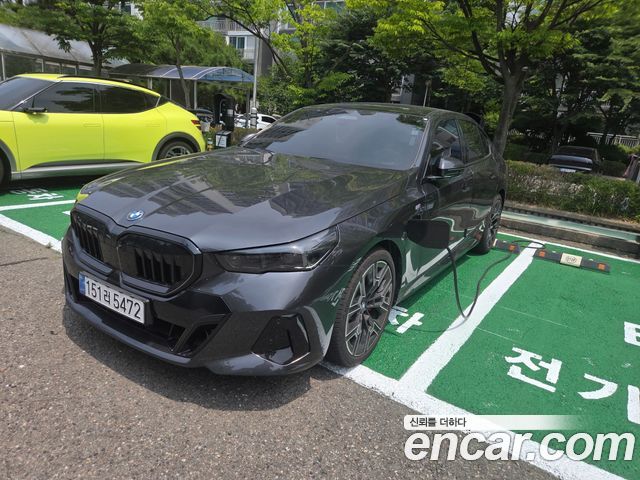 BMW 5-Series G60 530e xDrive M Sport Pro - фото 0