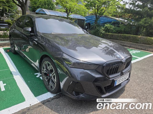 BMW 5-Series G60 530e xDrive M Sport Pro - фото 1